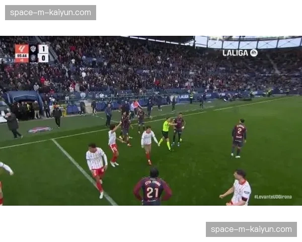 半场战报：皇马1-0领先曼城，巴尔韦德远射破门