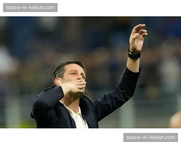 国际米兰3-0完胜卡利亚里豪取三连胜，12分领跑意甲积分榜